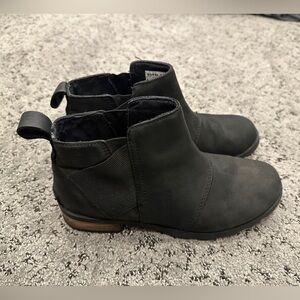 Sorel Emilie Chelsea boots black| size 6.5